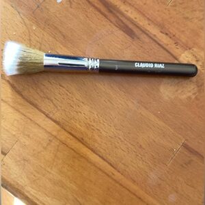 Claudio Riaz complextion brush. Brand new